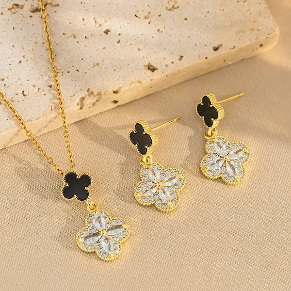Gold_Dual_Clover_Pendants_For_Women
